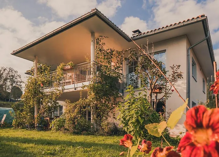 Coraline -Koblach, 6-10 P, 3 Schlafzimmer, Kueche, Riesige Terrasse, Parkplatz, Wifi, Stellplatz Ski