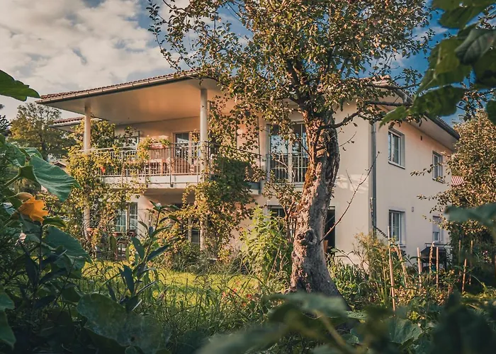 Coraline -Koblach, 6-10 P, 3 Schlafzimmer, Kueche, Riesige Terrasse, Parkplatz, Wifi, Stellplatz Ski