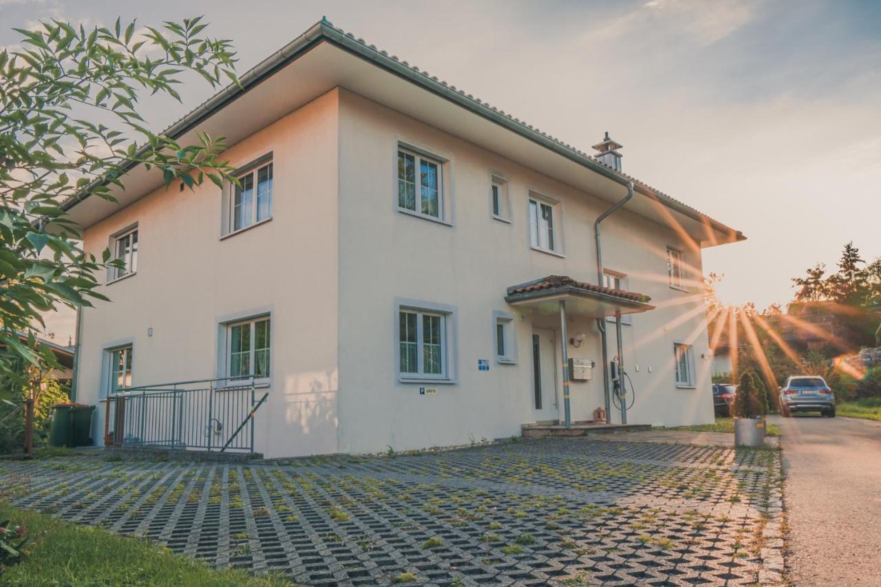 Coraline -koblach, 6-10 P, 3 Schlafzimmer, Kueche, Riesige Terrasse, Parkplatz, Wifi, Stellplatz * Koblach